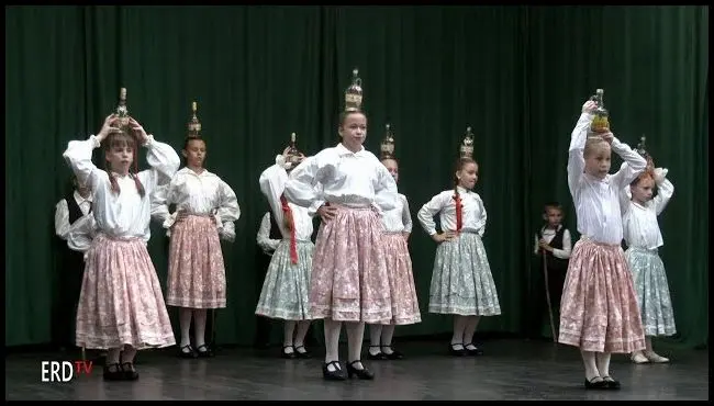 A Művészeti Népiskola programjai és a vargyasi tánccsoport előadása