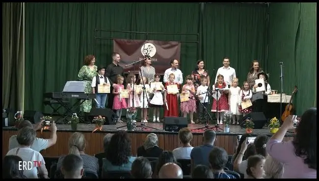 A tehetségkutató énekverseny győztesei a vargyasi gálán