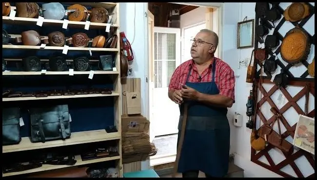 Szíjgyártás. Hagyományos bőrfeldolgozás Bodosban