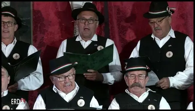 Petőfi él!