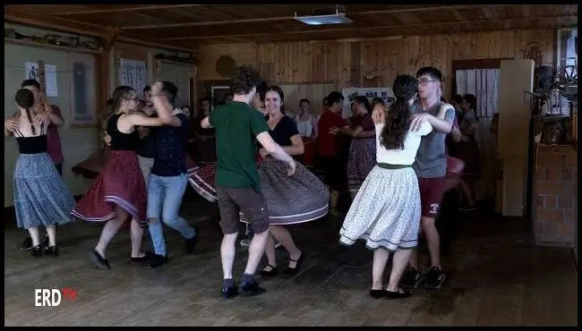 A Dobó néptánccsoport