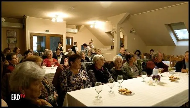 Mindenki saját "szemüvegén" át tapasztalja meg a világot - Alzheimer Kávézó Baróton