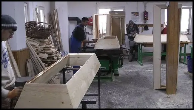 A tűzeset után Szőcs Árpád műhelyében