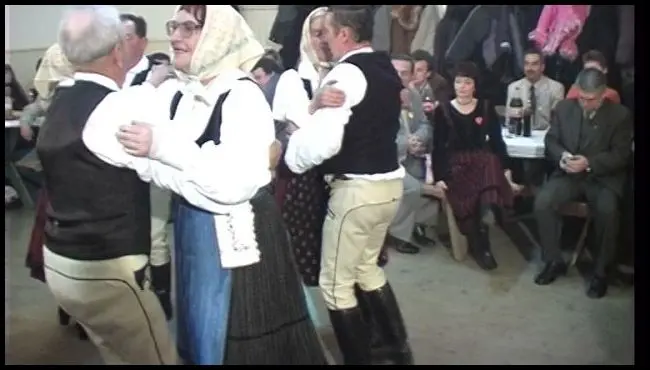 Felsőrákosi kosarasbál 2007, idősek tánca